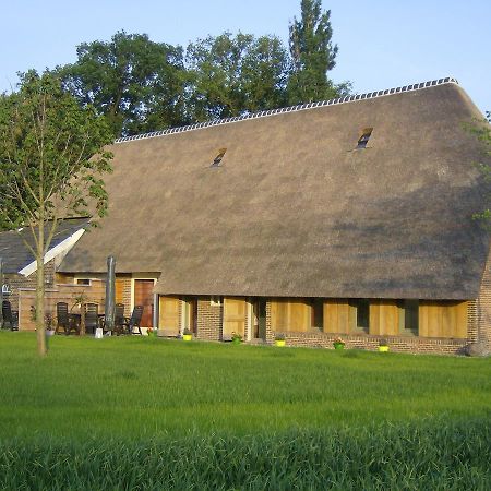 Staying In A Thatched Barn With Bedroom Achterhoek Geesteren  Exterior foto