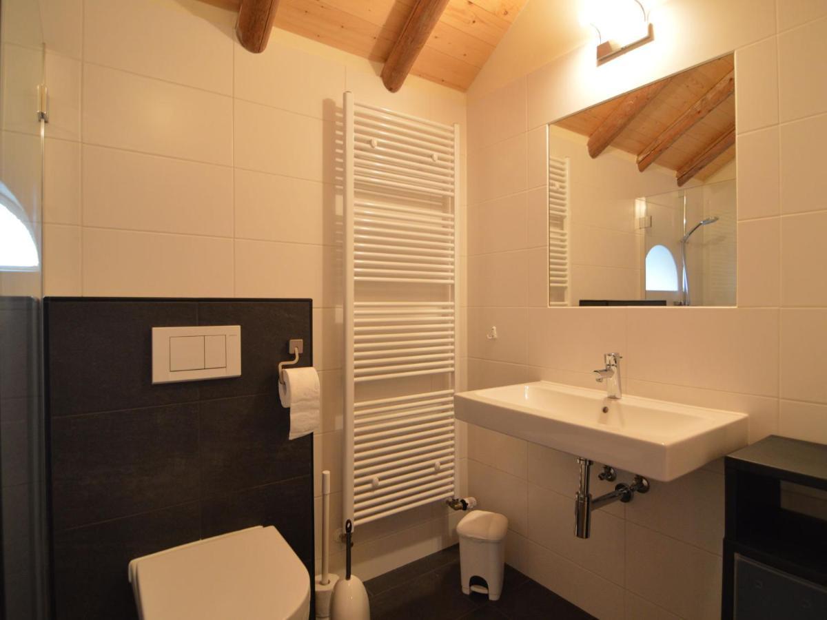 Staying In A Thatched Barn With Bedroom Achterhoek Geesteren  Exterior foto