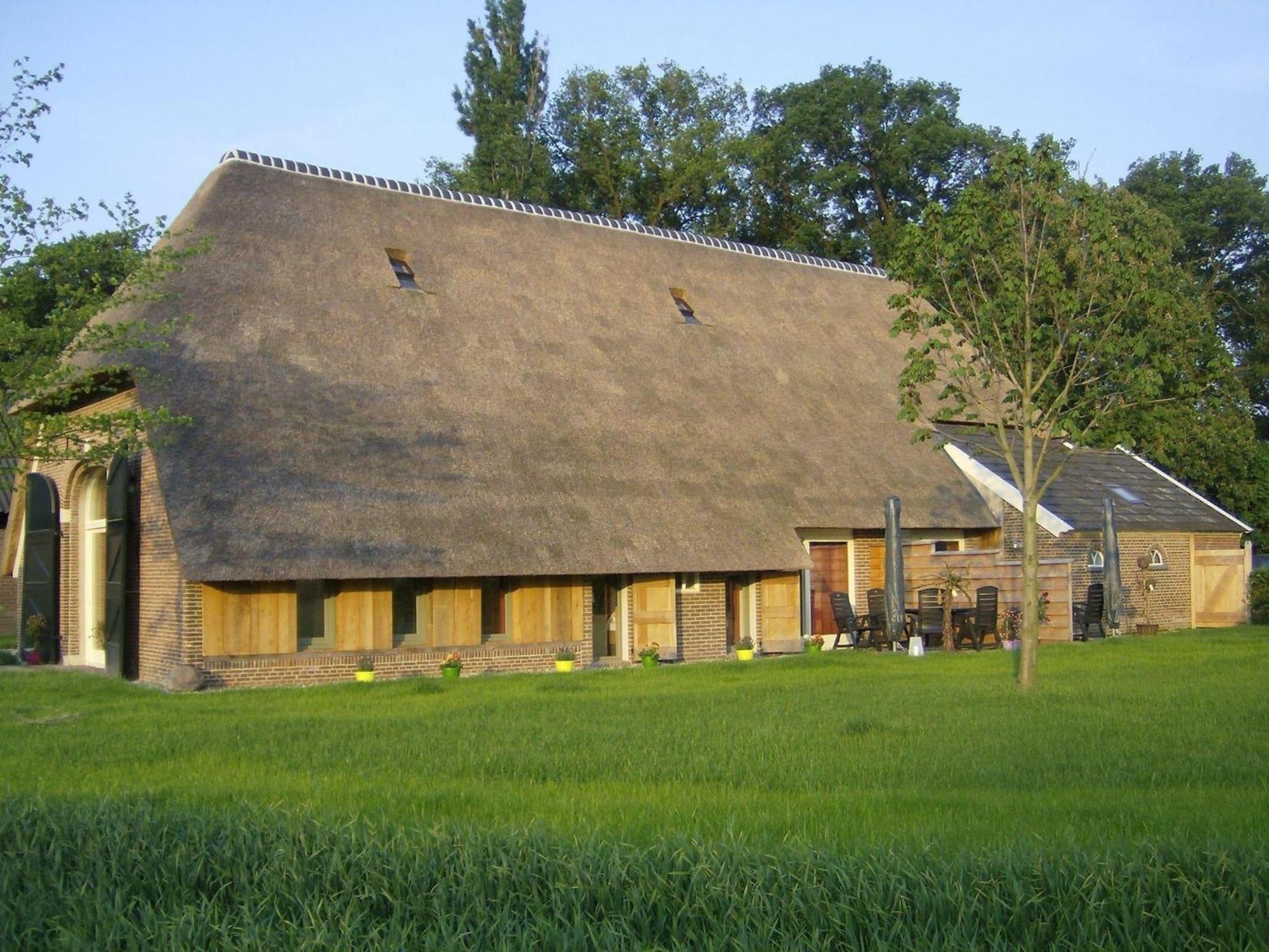 Staying In A Thatched Barn With Bedroom Achterhoek Geesteren  Exterior foto