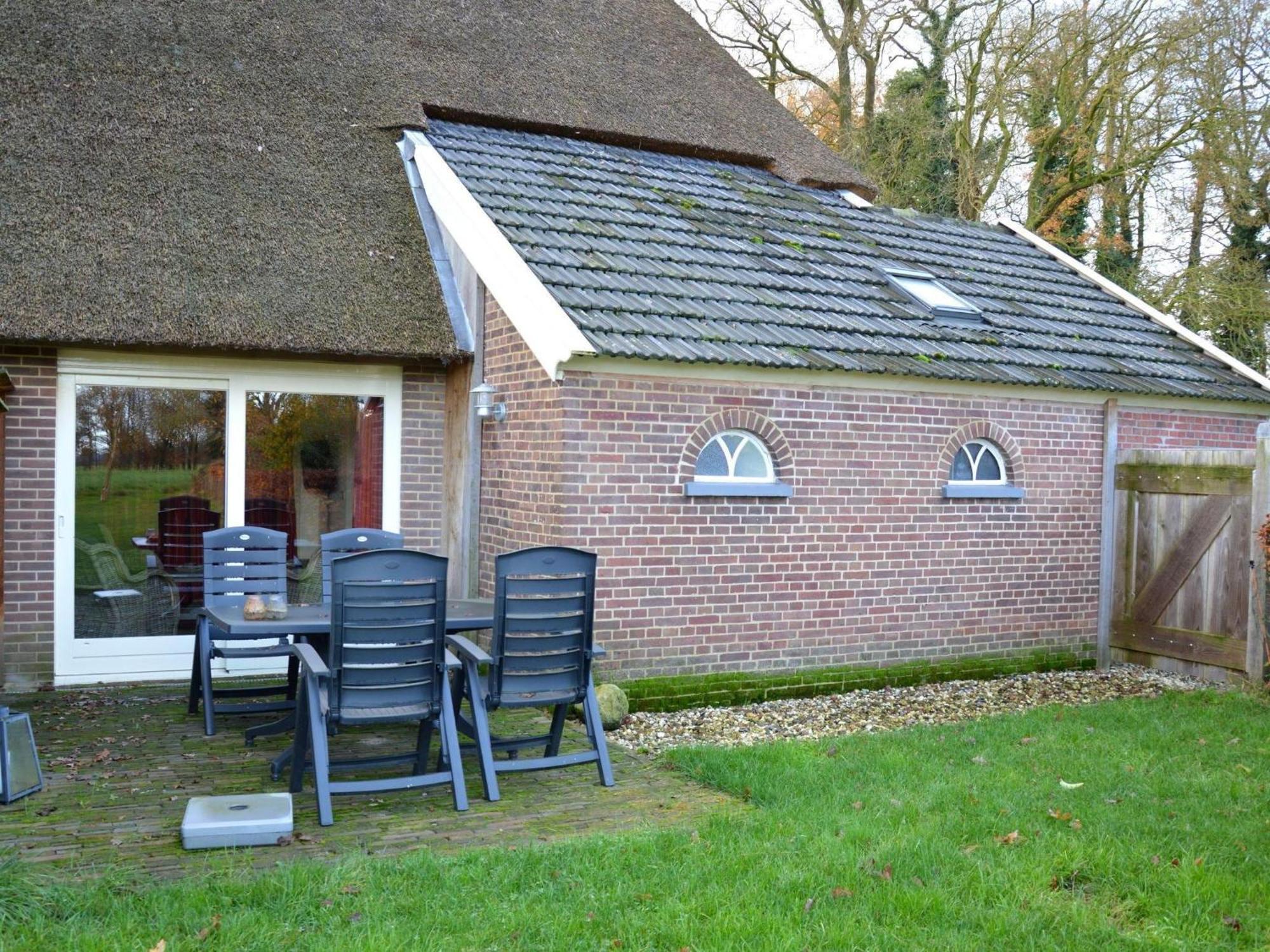Staying In A Thatched Barn With Bedroom Achterhoek Geesteren  Exterior foto